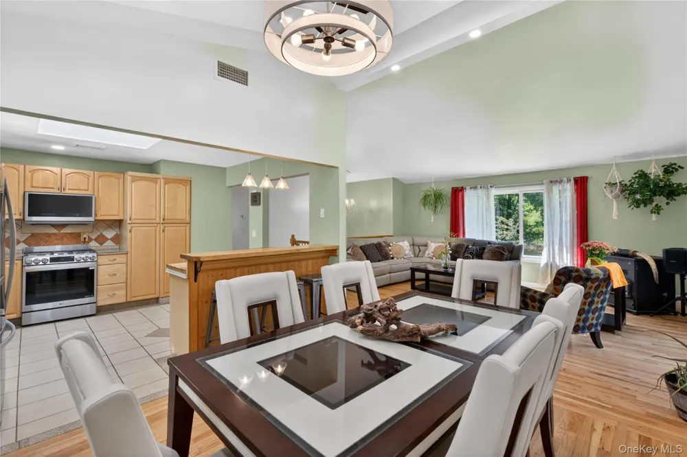 20 Patrick Drive Bloomingburg, NY 12721