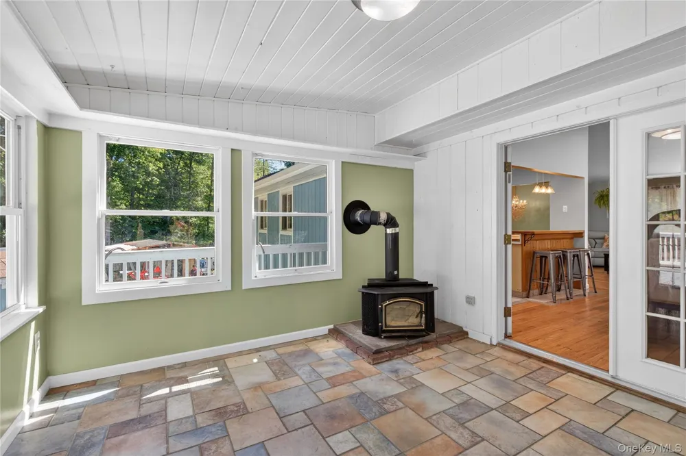 20 Patrick Drive Bloomingburg, NY 12721