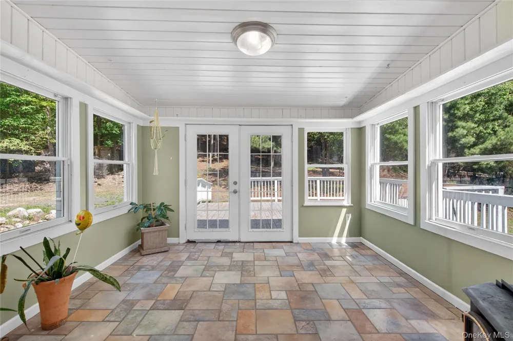 20 Patrick Drive Bloomingburg, NY 12721