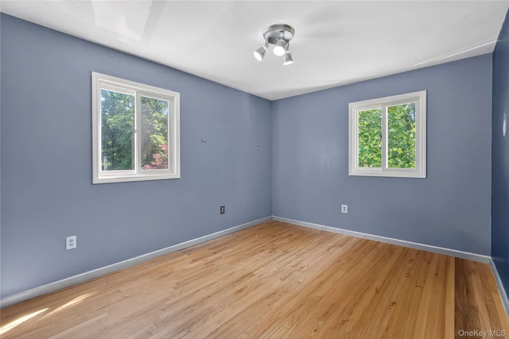 20 Patrick Drive Bloomingburg, NY 12721