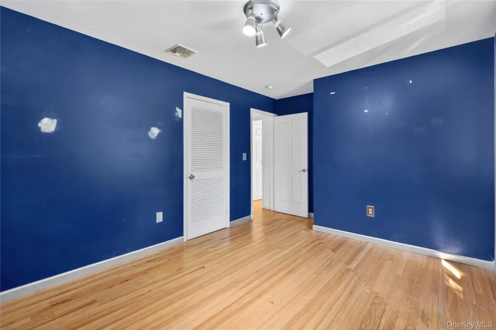 20 Patrick Drive Bloomingburg, NY 12721