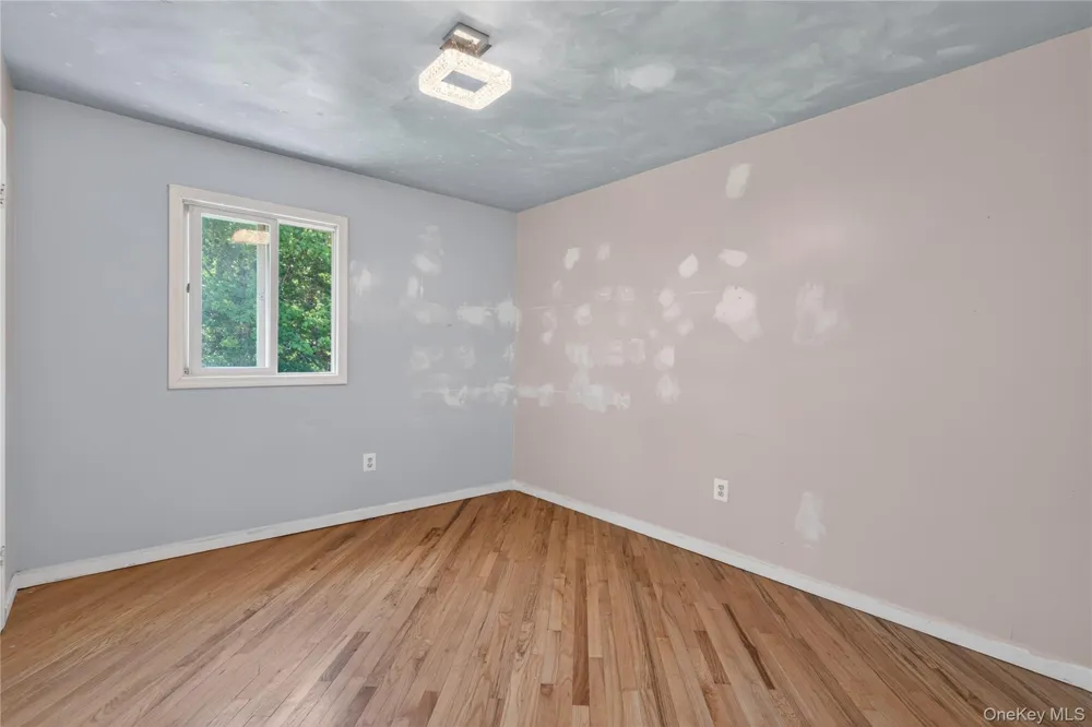 20 Patrick Drive Bloomingburg, NY 12721