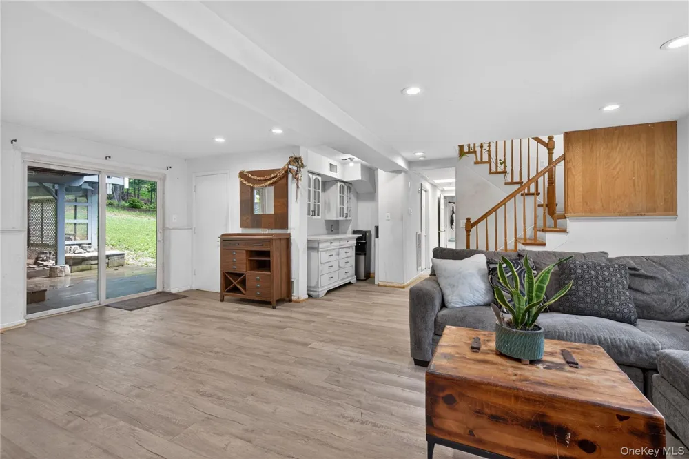 20 Patrick Drive Bloomingburg, NY 12721
