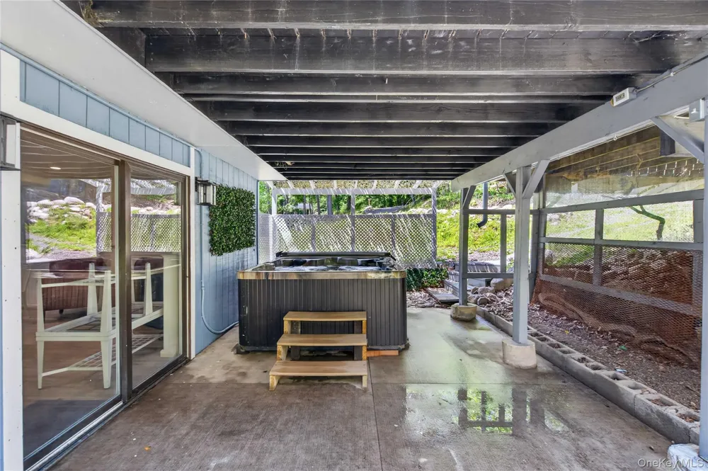 20 Patrick Drive Bloomingburg, NY 12721
