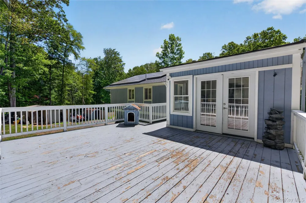 20 Patrick Drive Bloomingburg, NY 12721