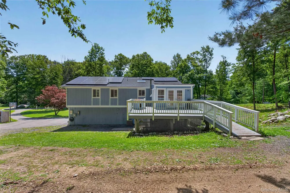 20 Patrick Drive Bloomingburg, NY 12721