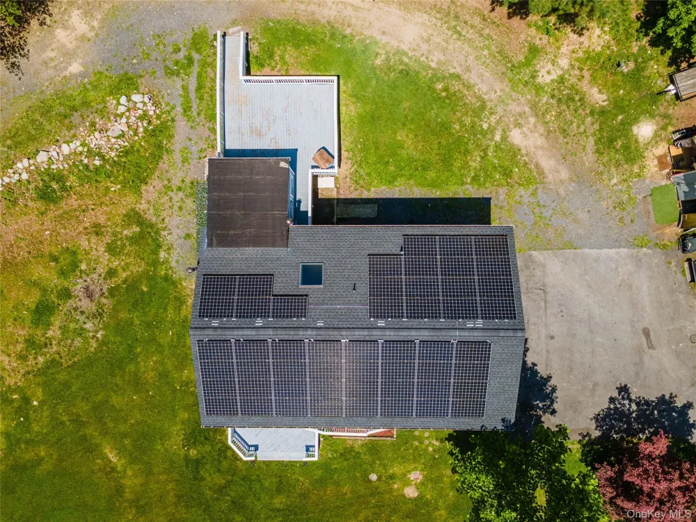 20 Patrick Drive Bloomingburg, NY 12721