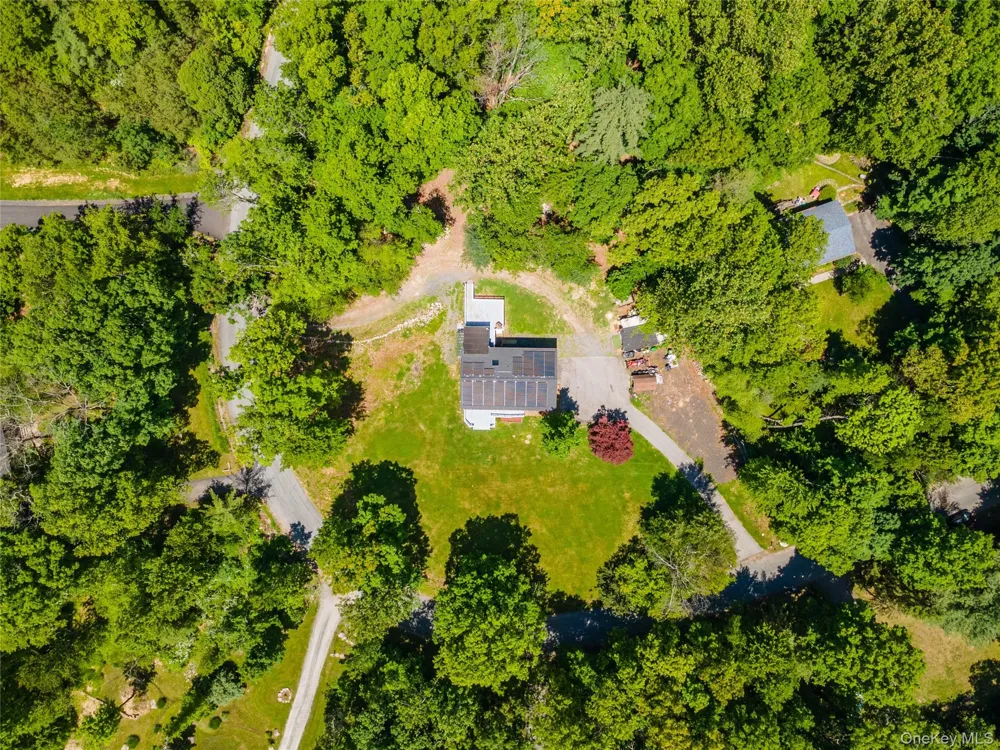 20 Patrick Drive Bloomingburg, NY 12721