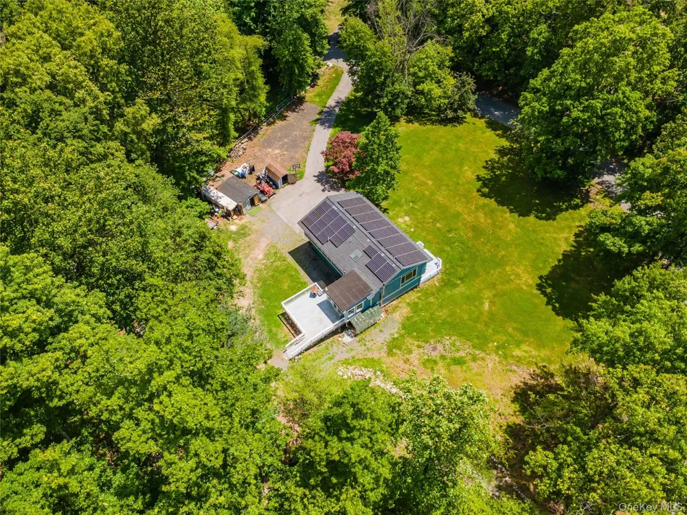20 Patrick Drive Bloomingburg, NY 12721