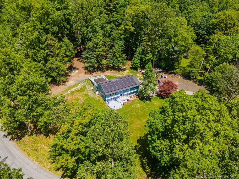 20 Patrick Drive Bloomingburg, NY 12721