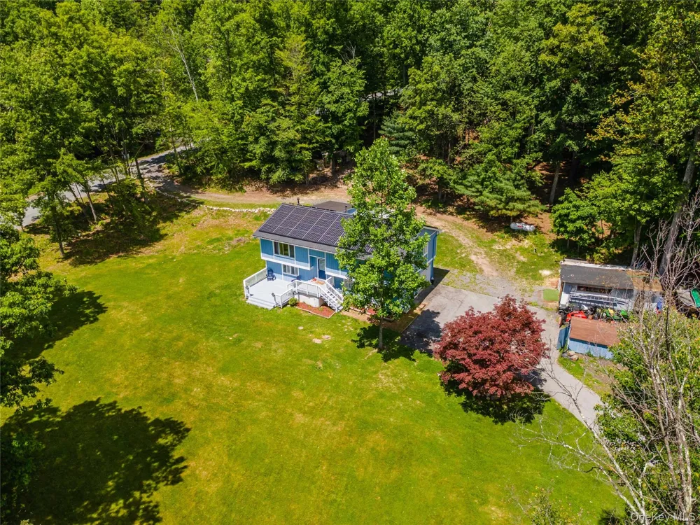 20 Patrick Drive Bloomingburg, NY 12721
