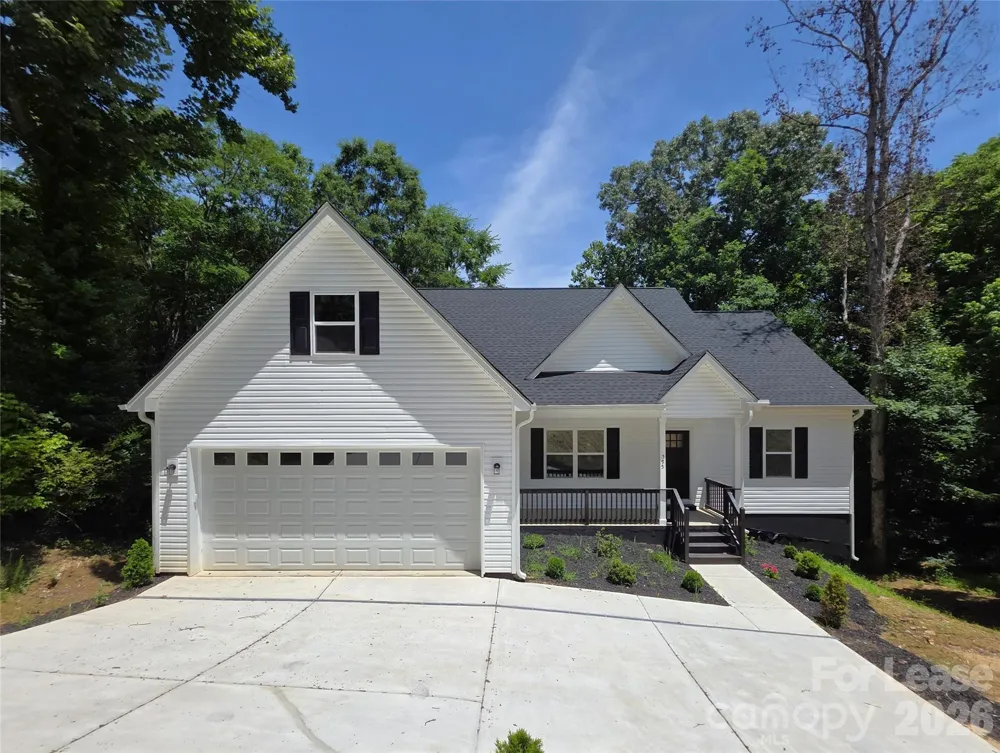 595 Foxwood Drive SE