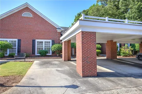 214 Manor Way