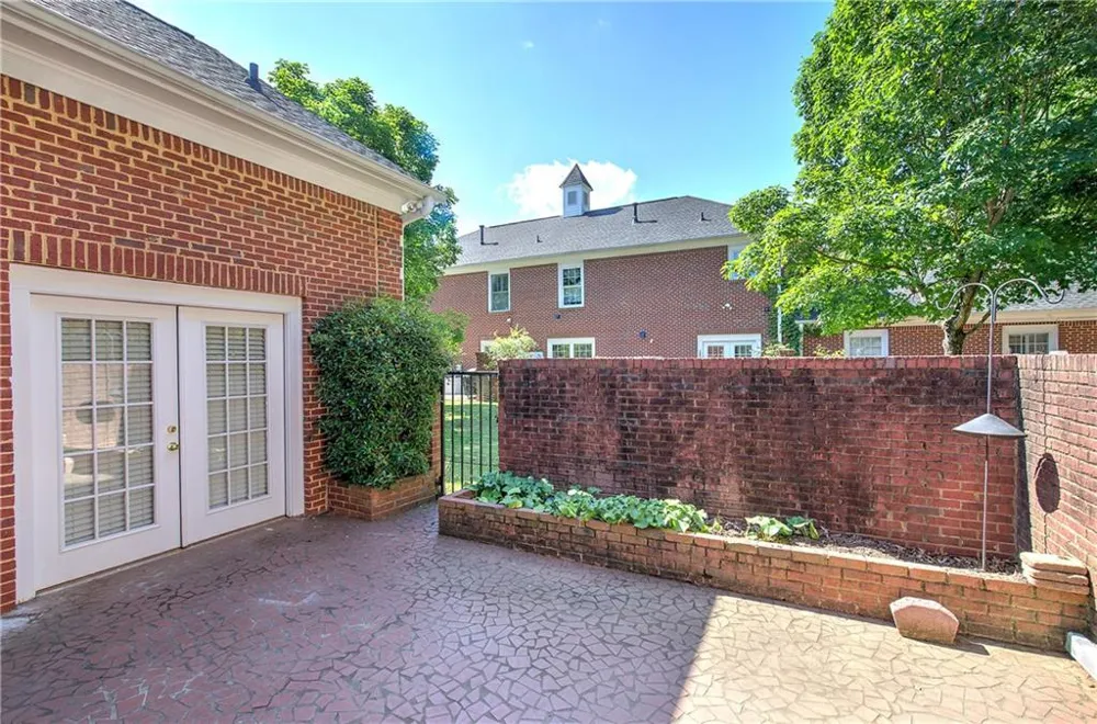 214 Manor Way Cartersville, GA 30120