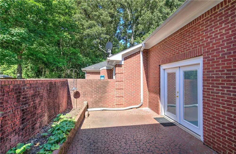 214 Manor Way Cartersville, GA 30120