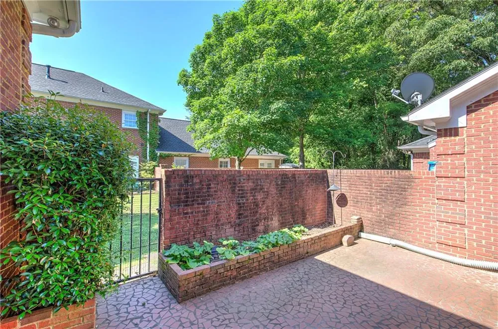 214 Manor Way Cartersville, GA 30120