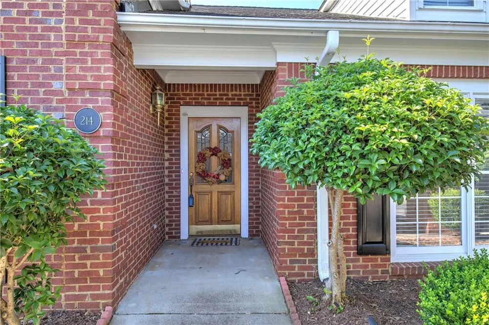 214 Manor Way Cartersville, GA 30120