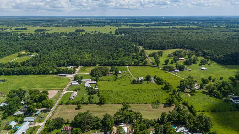 County Road 2060 Hull, TX 77564