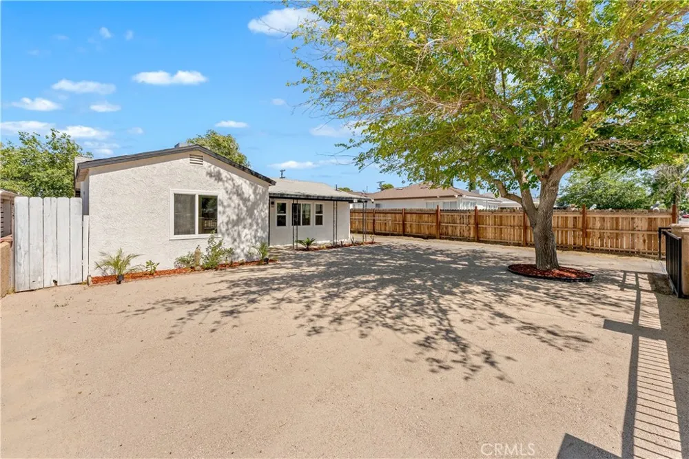 45040 Redwood Avenue Lancaster, CA 93534