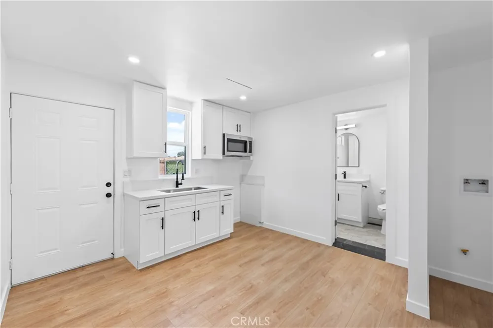 45040 Redwood Avenue Lancaster, CA 93534