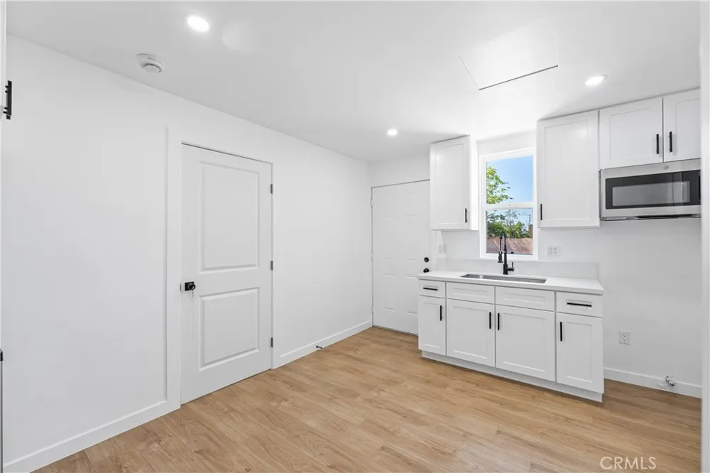 45040 Redwood Avenue Lancaster, CA 93534