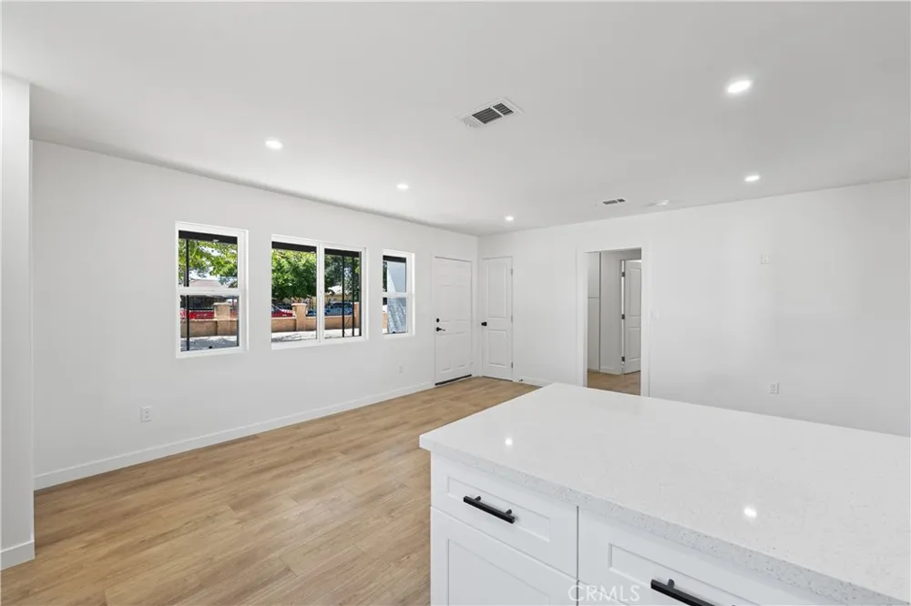 45040 Redwood Avenue Lancaster, CA 93534