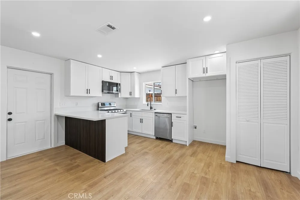 45040 Redwood Avenue Lancaster, CA 93534