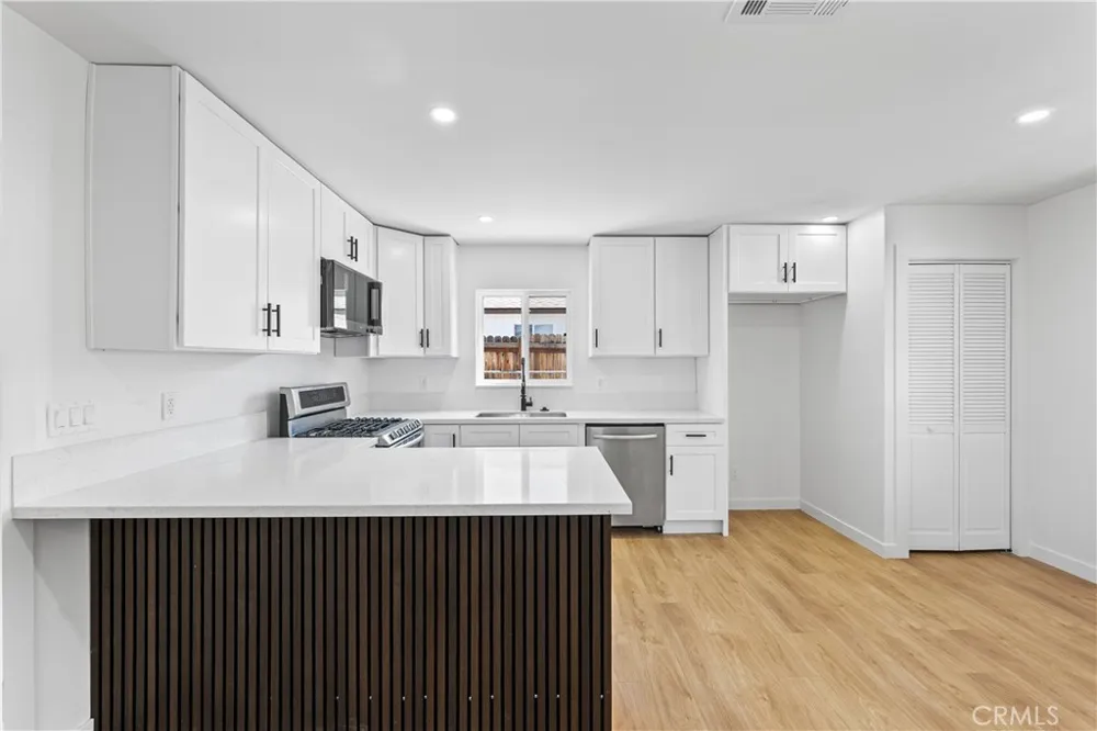 45040 Redwood Avenue Lancaster, CA 93534