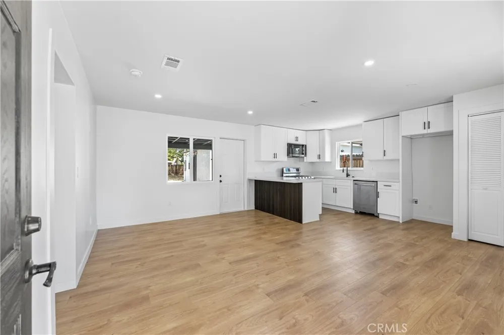 45040 Redwood Avenue Lancaster, CA 93534
