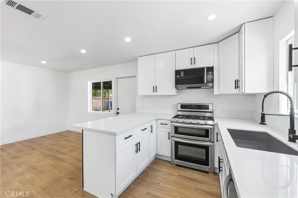 45040 Redwood Avenue Lancaster, CA 93534