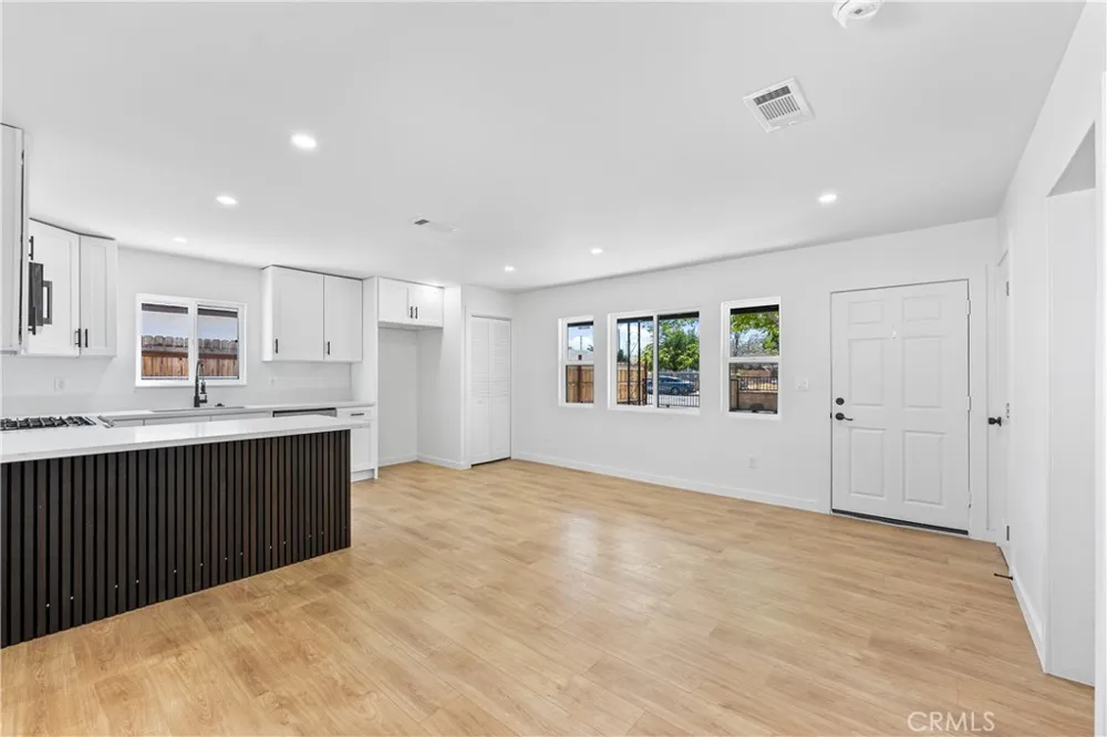 45040 Redwood Avenue Lancaster, CA 93534