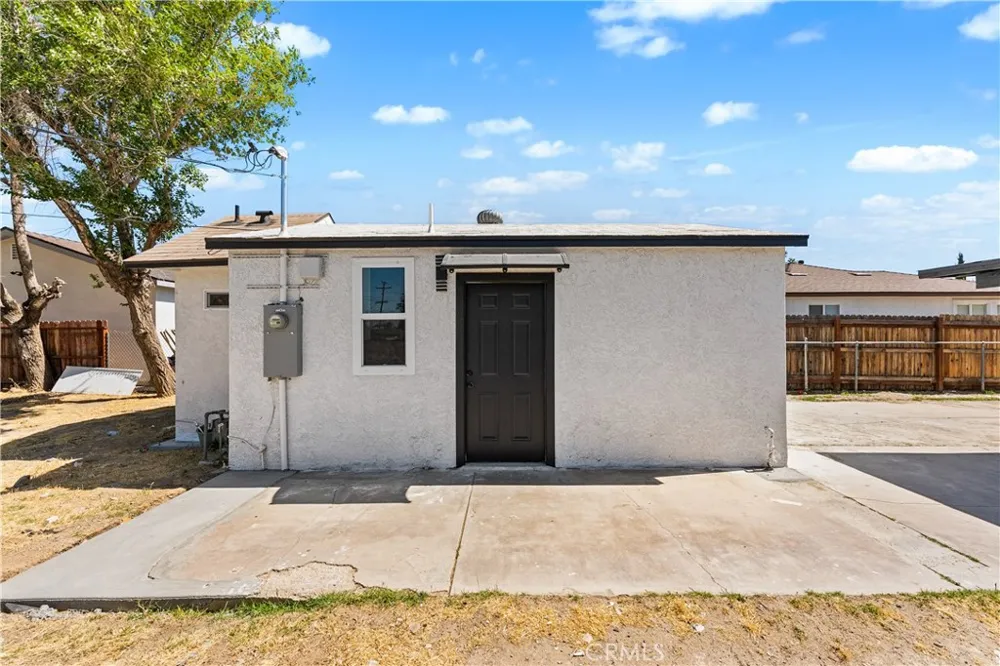 45040 Redwood Avenue Lancaster, CA 93534