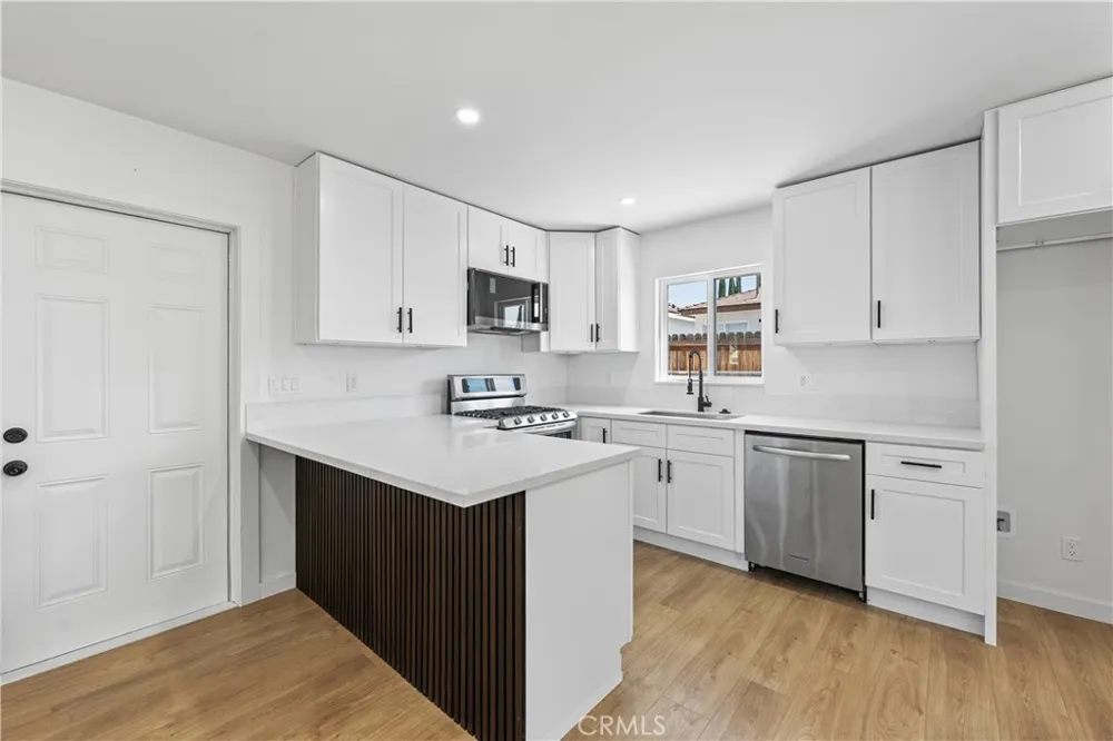 45040 Redwood Avenue Lancaster, CA 93534