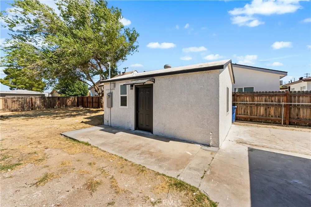 45040 Redwood Avenue Lancaster, CA 93534