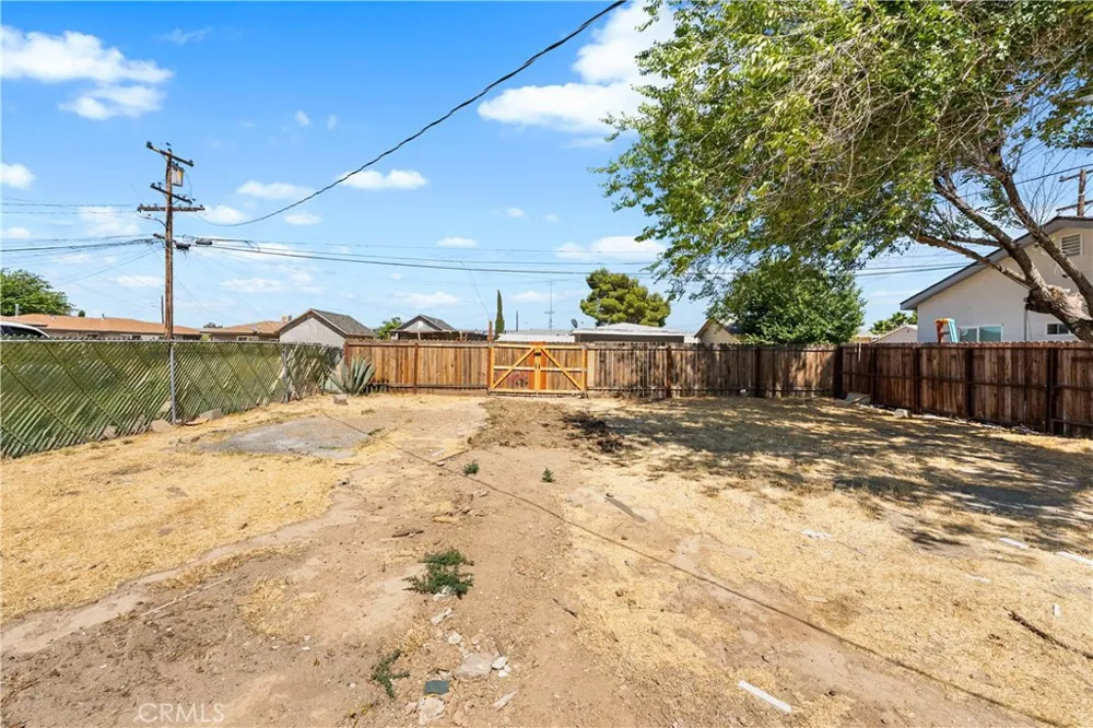 45040 Redwood Avenue Lancaster, CA 93534