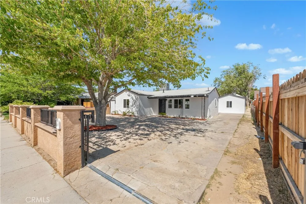 45040 Redwood Avenue Lancaster, CA 93534