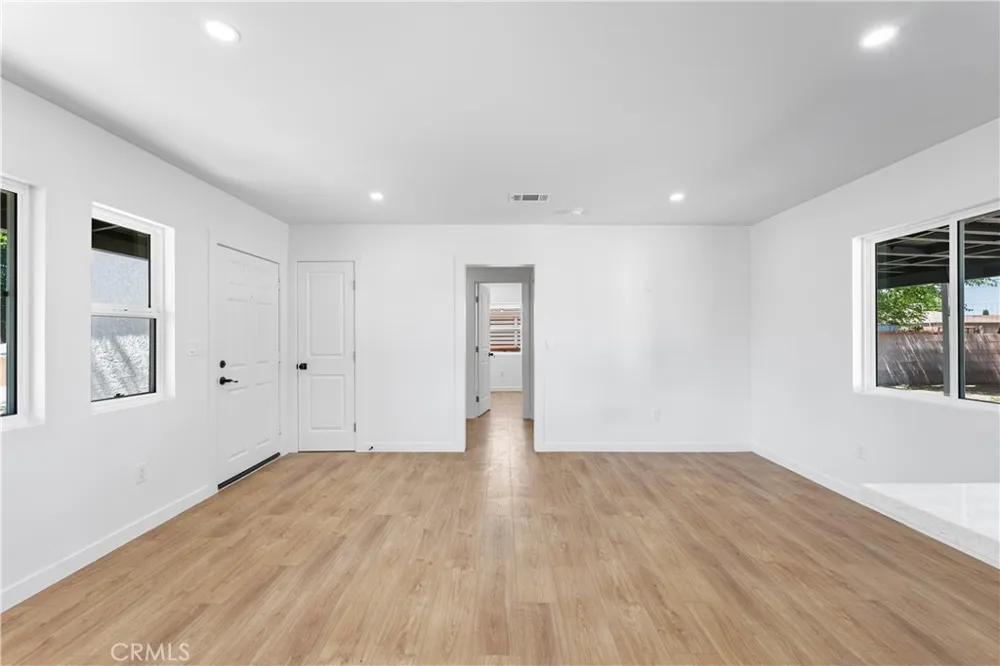 45040 Redwood Avenue Lancaster, CA 93534