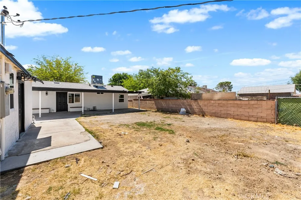 45040 Redwood Avenue Lancaster, CA 93534