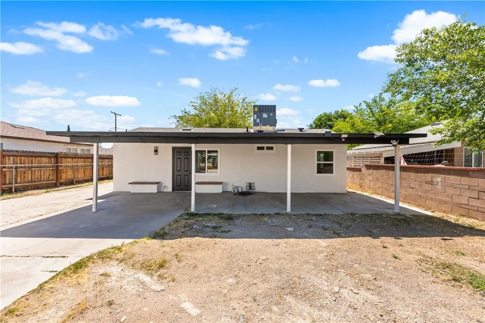 45040 Redwood Avenue Lancaster, CA 93534