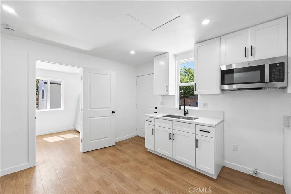 45040 Redwood Avenue Lancaster, CA 93534