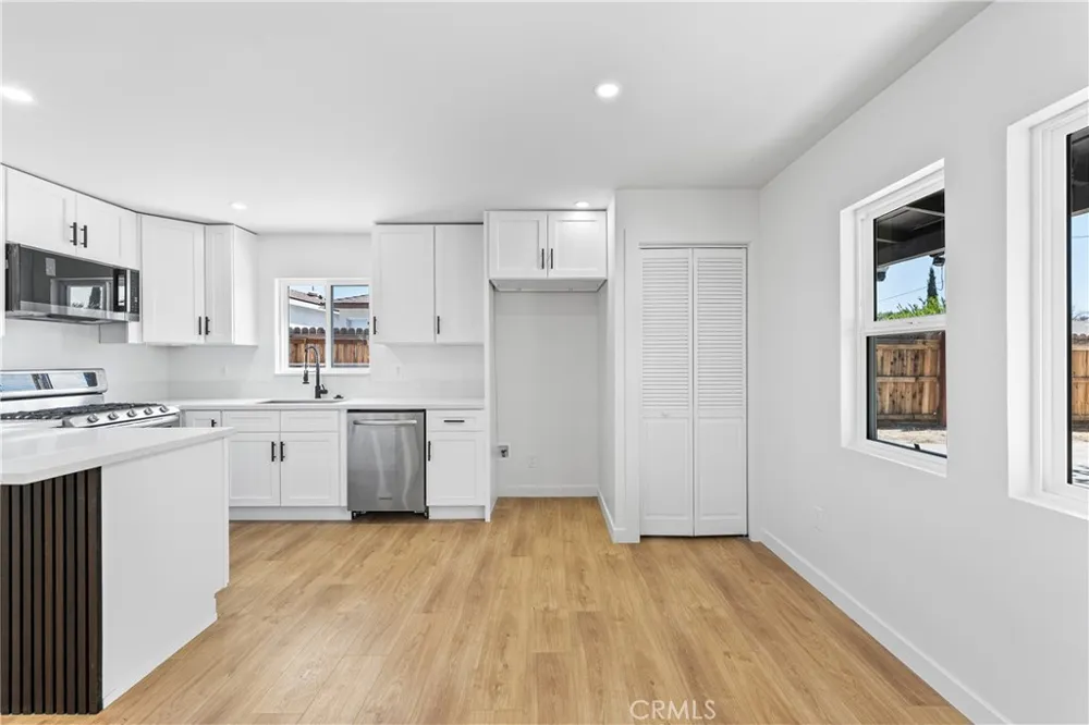 45040 Redwood Avenue Lancaster, CA 93534
