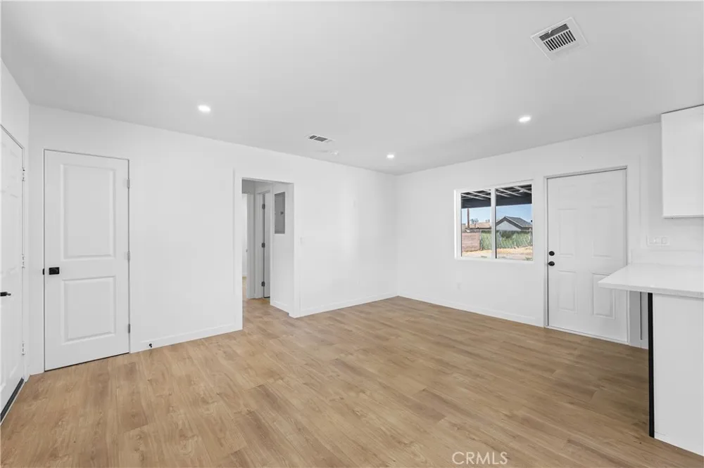45040 Redwood Avenue Lancaster, CA 93534