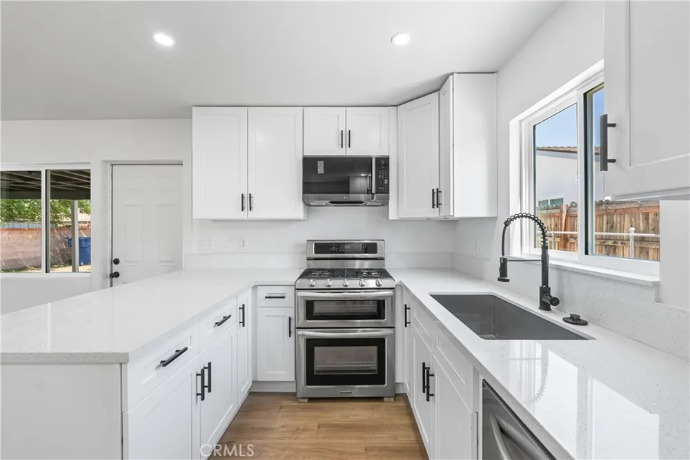 45040 Redwood Avenue Lancaster, CA 93534