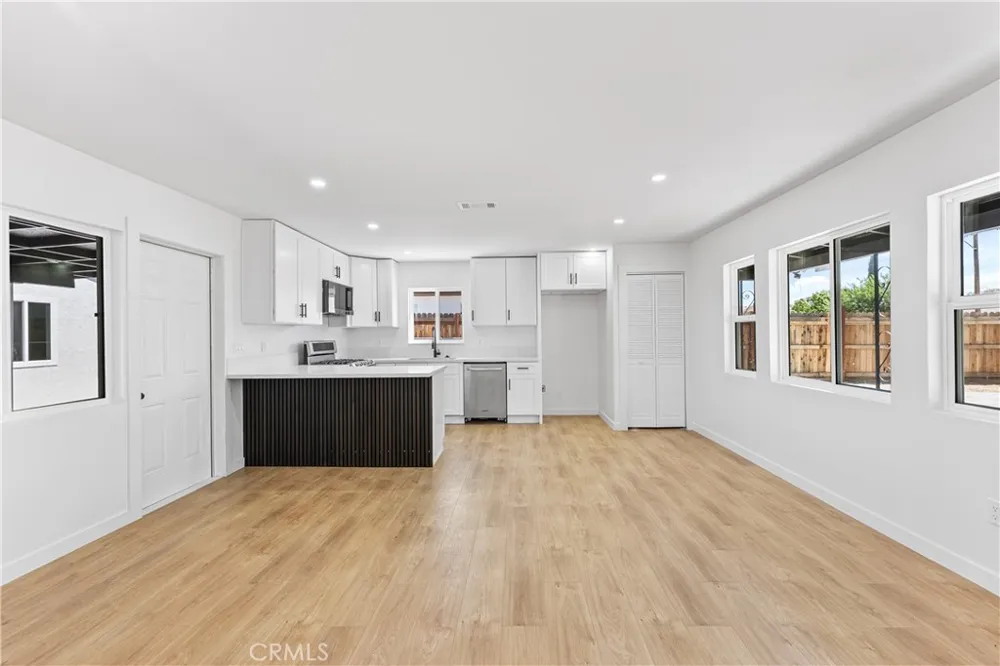 45040 Redwood Avenue Lancaster, CA 93534