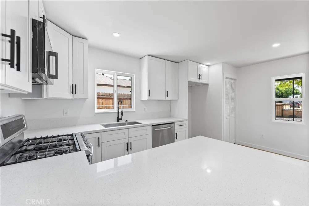 45040 Redwood Avenue Lancaster, CA 93534