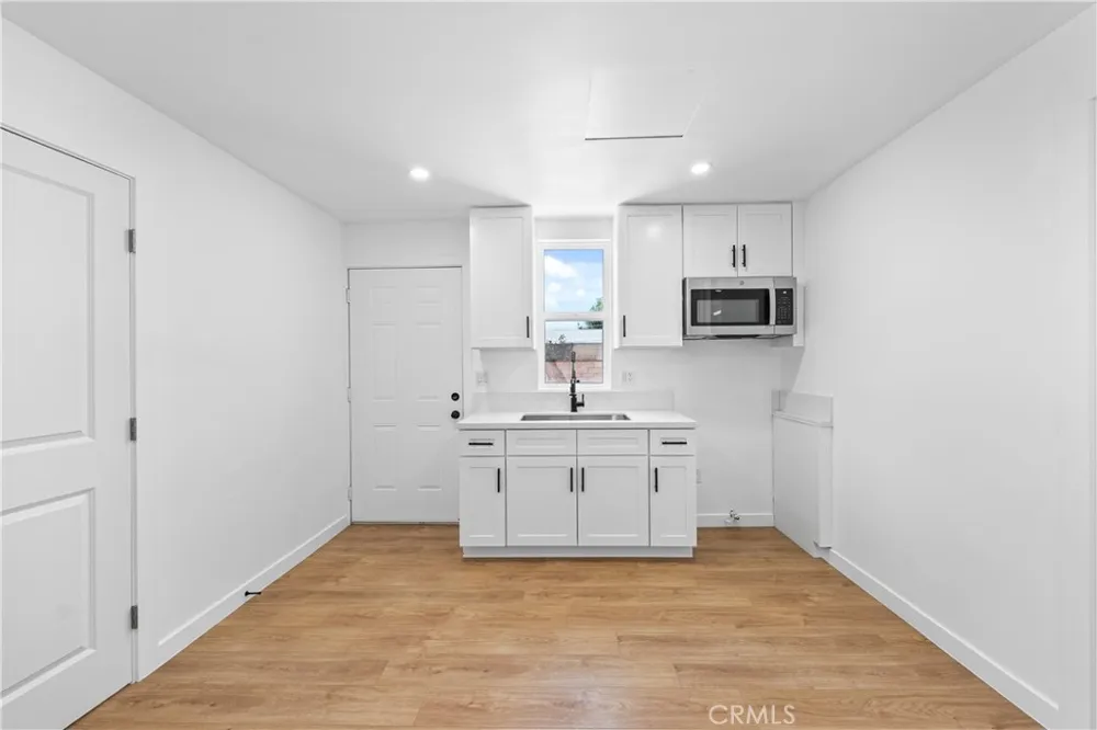 45040 Redwood Avenue Lancaster, CA 93534