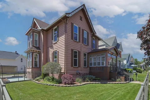 601 Van Buren Street