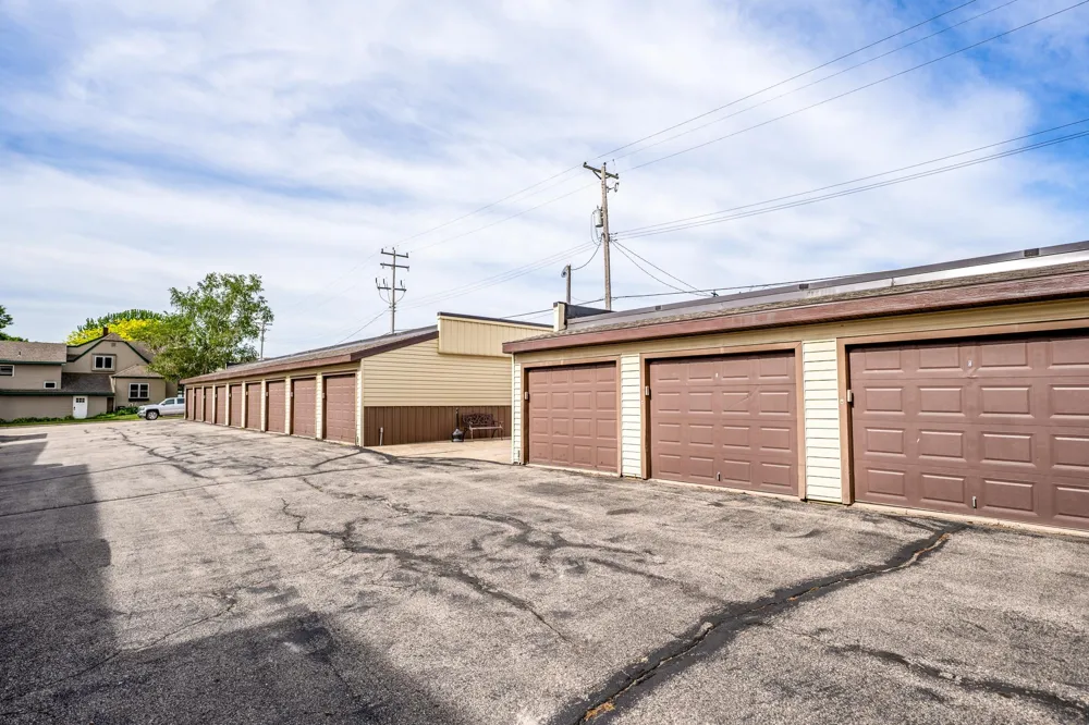 151 Lake Avenue #102 Spicer, MN 56288