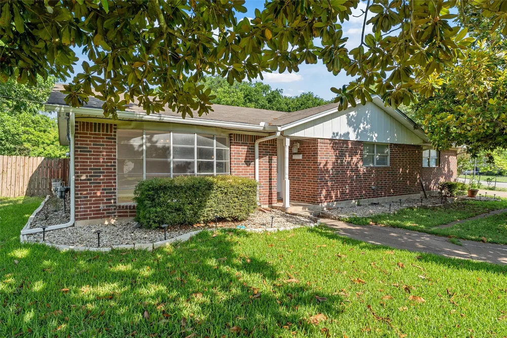 605 Roberts Street West, TX 76691