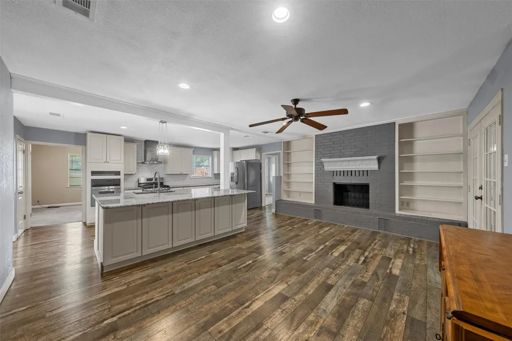 605 Roberts Street West, TX 76691